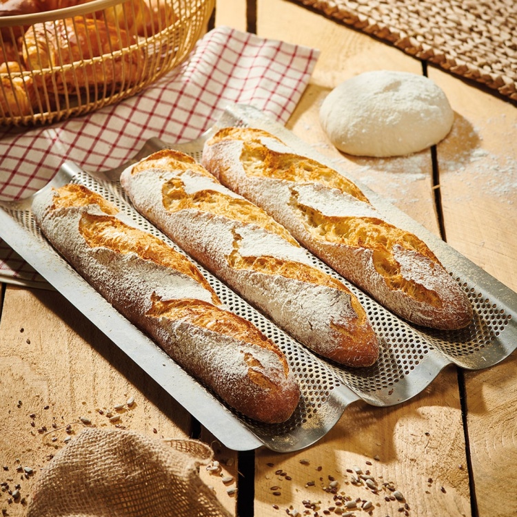 de-buyer Backblech dreifach perforiert Baguette Bild 2