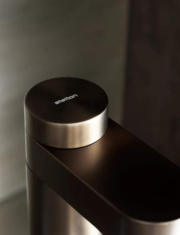 stelton Brus Wassersprudler dark brown metallic Bild 4