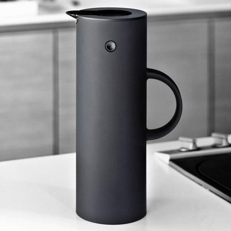 stelton Isolierkanne EM77 soft black Bild 3